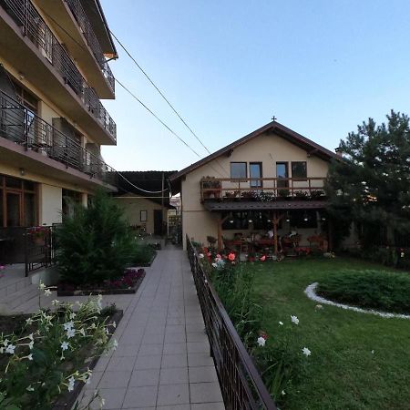 Villa Pescarus Костинещи Екстериор снимка