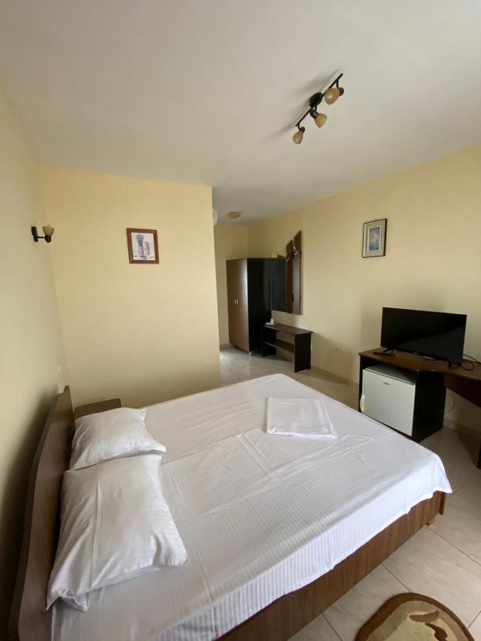 Villa Pescarus Костинещи Екстериор снимка