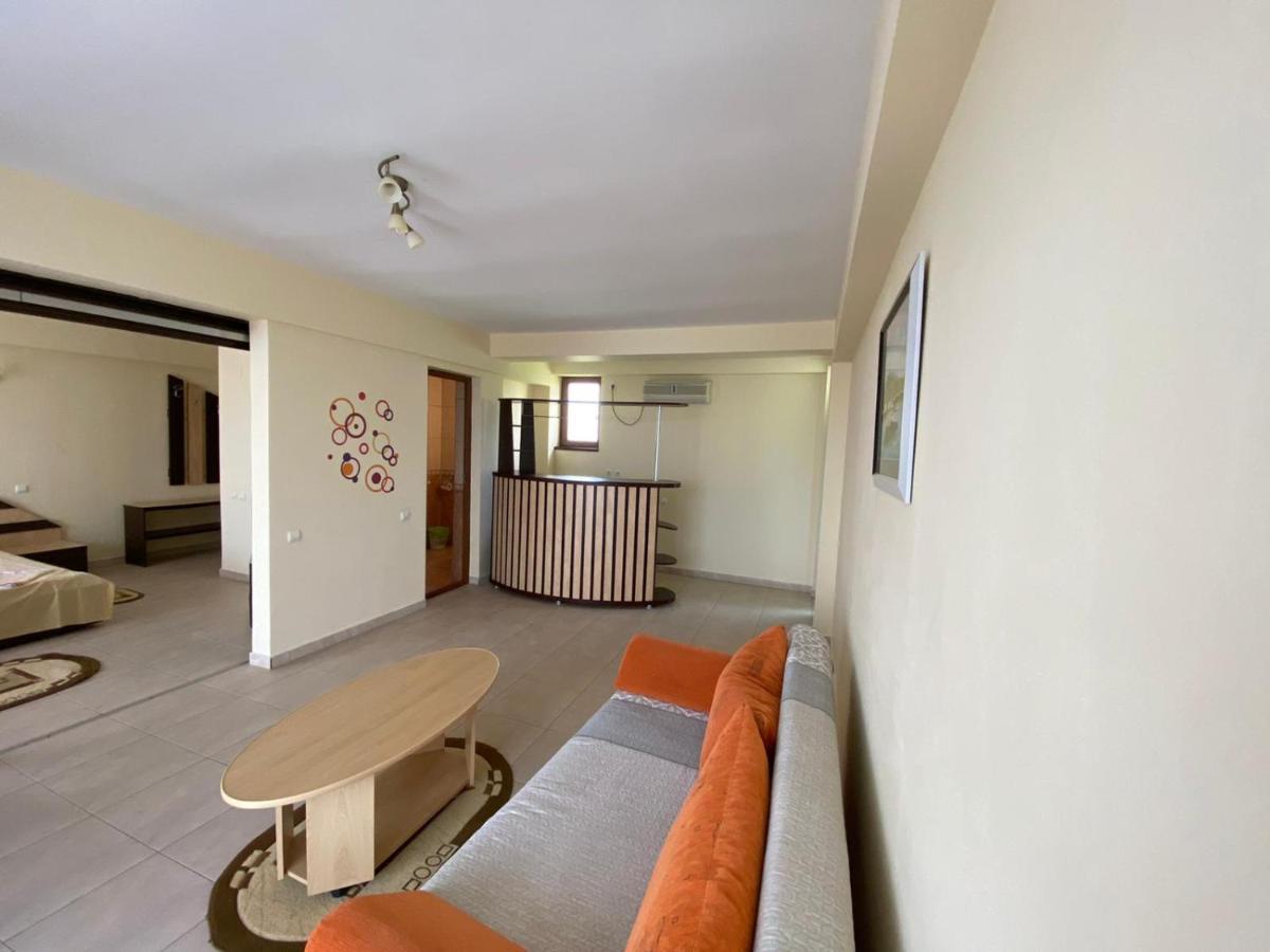 Villa Pescarus Костинещи Екстериор снимка