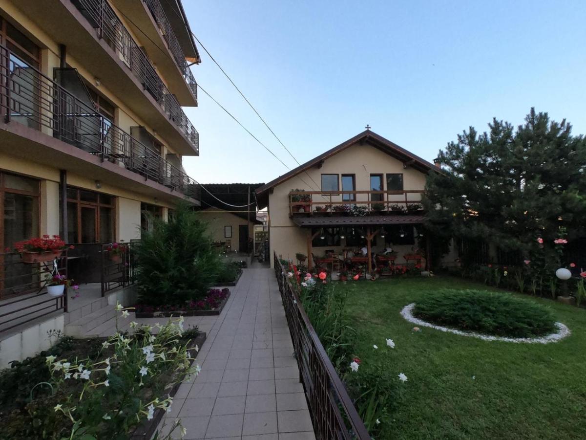 Villa Pescarus Костинещи Екстериор снимка